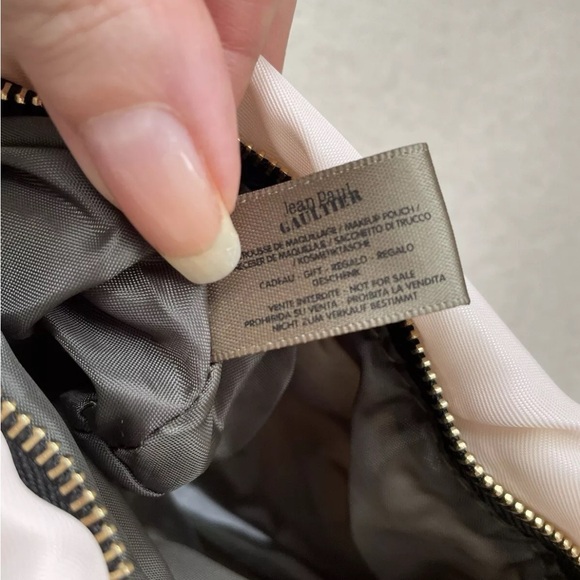 3 Jean Paul Bags ( BackPack Bag + Parfums Pouch + Travel Bag ) - Picture 14 of 16